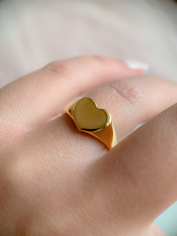 Heart signet ring