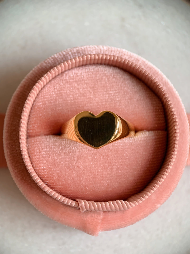 Heart signet ring