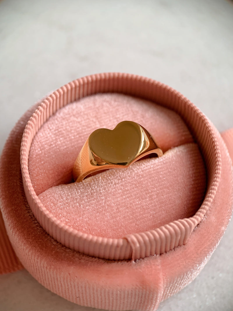 Heart signet ring