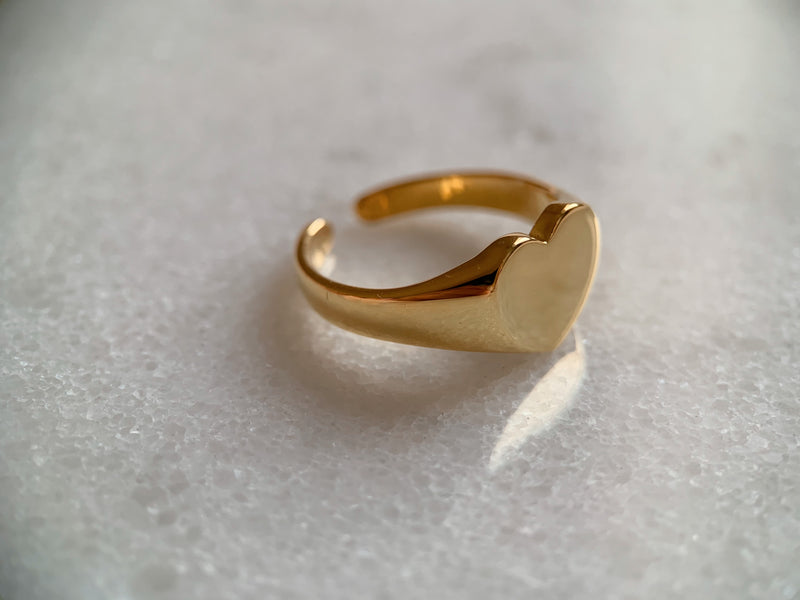 Heart signet ring