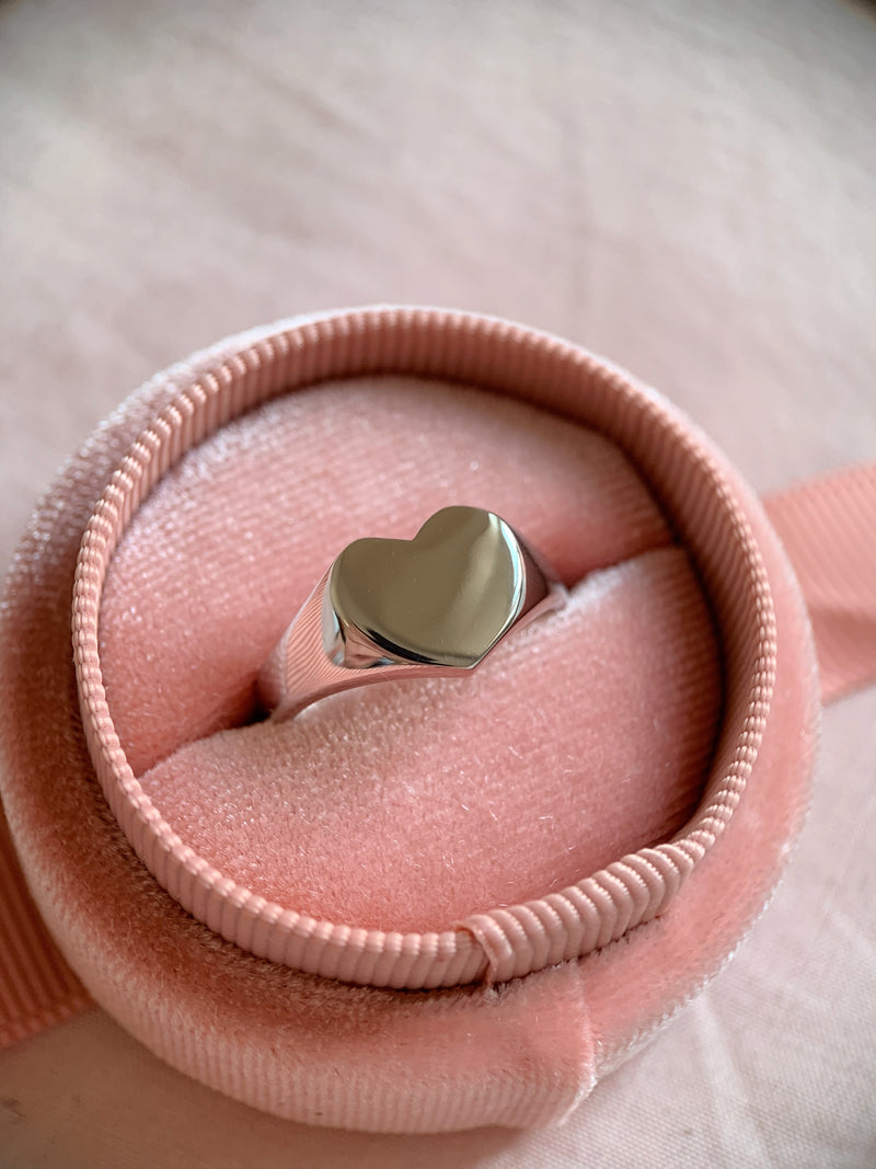 Heart signet ring