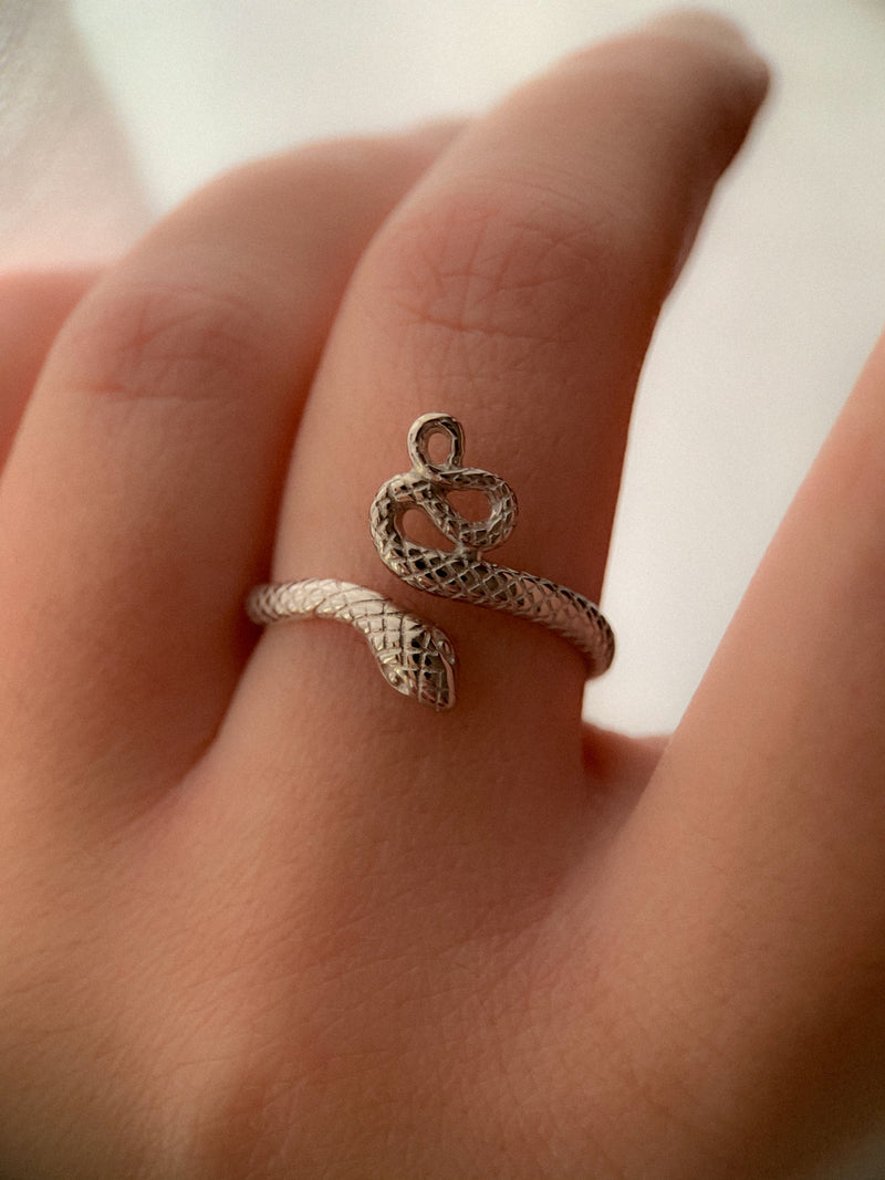 Cobra ring